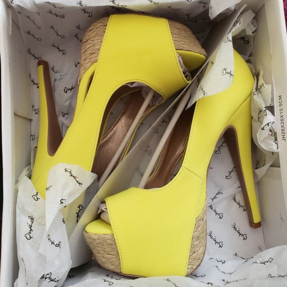 Women's Yellow Leather Platform Heels - Picture 3 of 3
